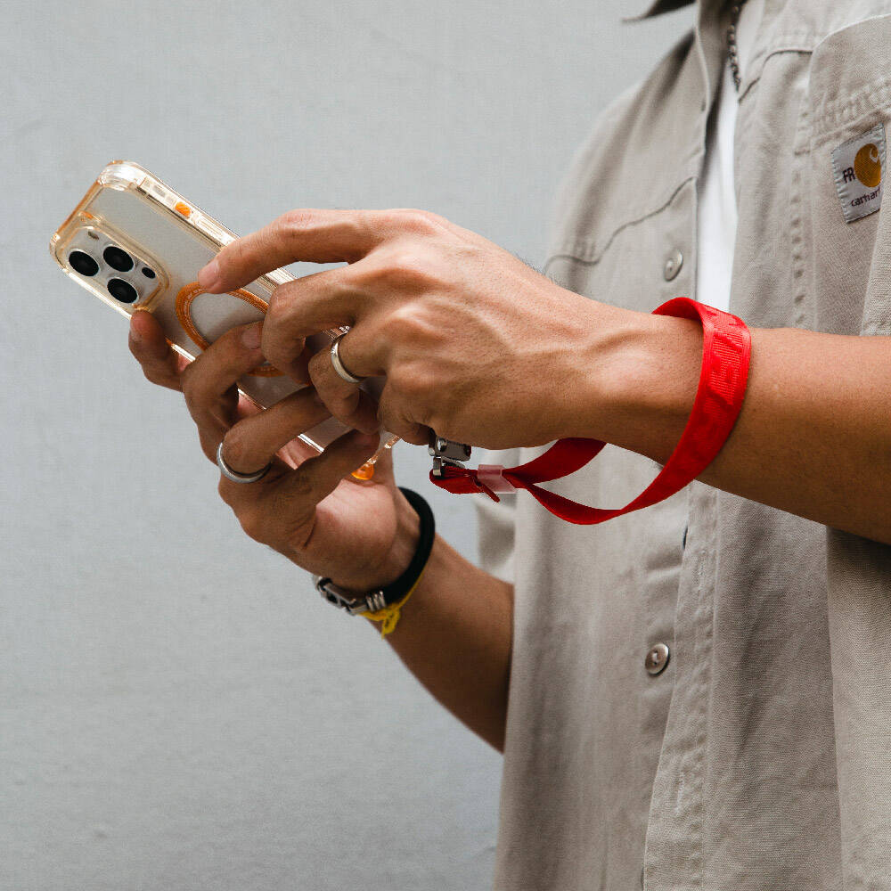 SkinArma Scout Serisi Logolu Telefon Bilek Askı Kayışı SkinArma Scout Serisi Logolu Telefon Bilek Askı Kayışı